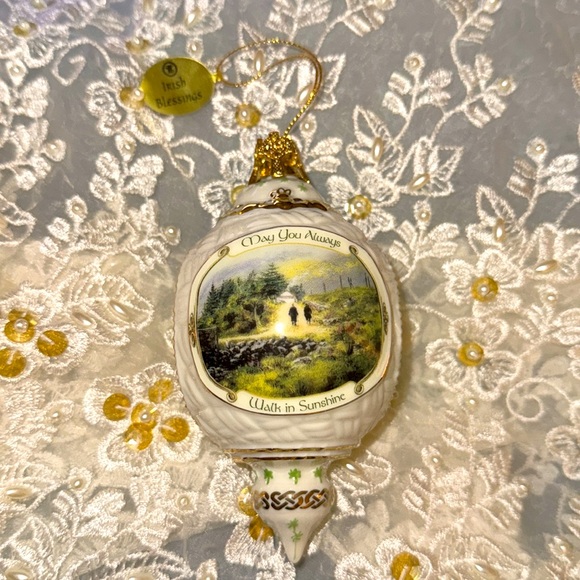 Irish Blessings Set of 3 New Bradford Editions
Heirloom porcelain ornament 1999 - Picture 8 of 12